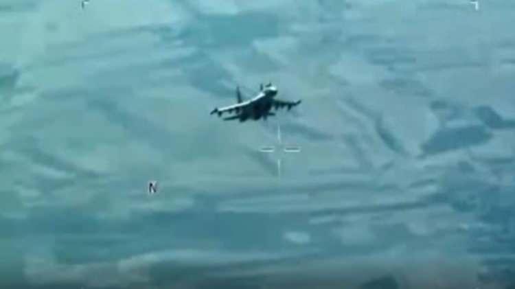 <p> İsrail ordusu 5 bin kamikaze insansız hava aracı (İHA) satın almak için hazırlanırken, Gazze Şeridi'ne saldırılar nedeniyle uluslararası alanda getirilen silah ambargoları karşısında ihalede yerel üretim şart koşuldu.</p>

