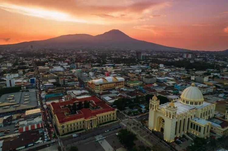 <p><strong><span style="color:#B22222">1)  EL SALVADOR</span>  |  52.02</strong></p>
