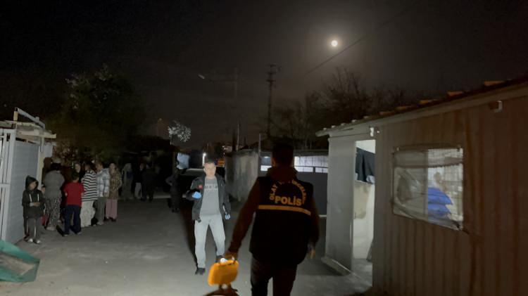 <p>Olay sonrası evden kaçan Yılmaz Kuloğlu, Çorlu İlçe Emniyet Müdürlüğü’ne bağlı Motosikletli Polis Timleri (Yunus) tarafından Fatih Caddesi (Çerkezköy yolu) üzerinde yakalandı.</p>