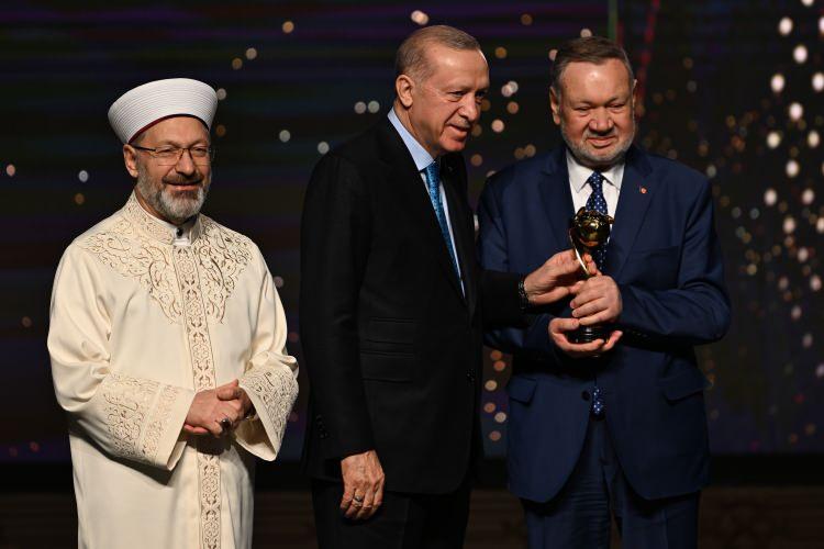 <p>İyiliğin İzinde Bir Ömür: Hacı Fevzi Şener</p>