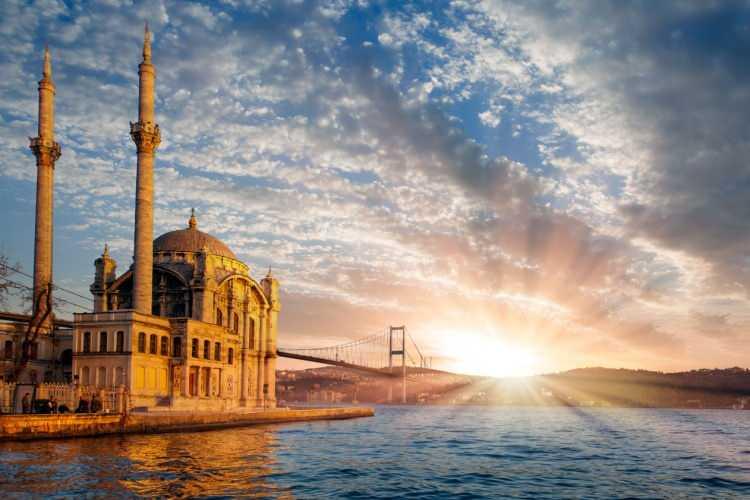 <p>Öte yandan Afrika'dan gelen sıcak hava dalgası, beraberinde çöl tozlarını da taşıyarak yurda ulaştırıyor.</p>