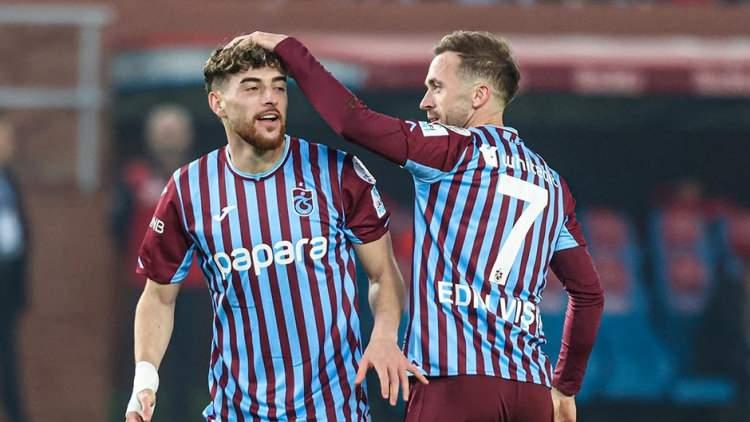 <p>Trabzonspor’un UEFA geliri, Avrupa Ligi’nde iki eleme turuna katılımından elde ettiği 350 bin avro ve Konferans Ligi play-off turunda elenmesiyle verilen 750 bin avroyla sınırlı kaldı.</p>
