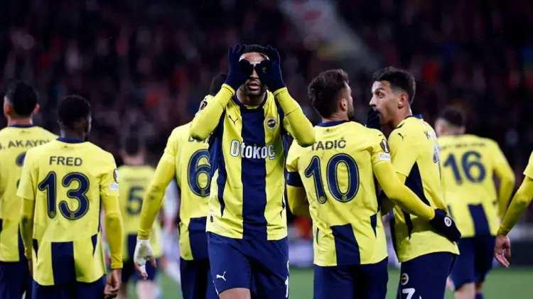 <p>Fenerbahçe, Avrupa Ligi’ne katılımından 4,31 milyon avro, ligde elde ettiği puanla 1,5 milyon avro, ligdeki derecesiyle 1,08 milyon avro, son 16 turu play-off turu oynamasıyla 0,3 milyon avro ve son 16 turuna yükselmesiyle 1,75 milyon avro kazandı.</p>
