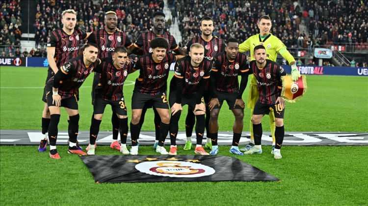 <p>Galatasaray, UEFA’nın "Değer Sütunu" olarak adlandırdığı, takımların 5 ve 10 yıllık katsayı puanlarıyla yayın havuzundaki gelire göre şekillendireceği kalemden de 4,56 milyon avro elde edecek.</p>