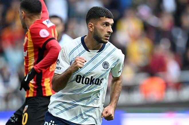 <p>Haberde Fenerbahçe'nin 6 milyon euroya transfer ettiği Oğuz Aydın'ın piyasa değerini de 15 milyon euro seviyelerine taşıdığı vurgulandı.</p>
