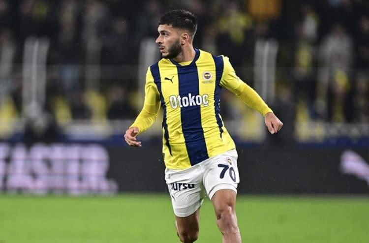 <p>Başarılı çalıştırıcı, iki öğrencisiyle ilgili <strong>"İkisi de çok yetenekli. Onlara daha çok süre vermeye başlayacağım ve bu kulüp bu iki futbolcudan çok büyük paralar kazanacak"</strong> ifadelerini kullanmıştı.</p>
