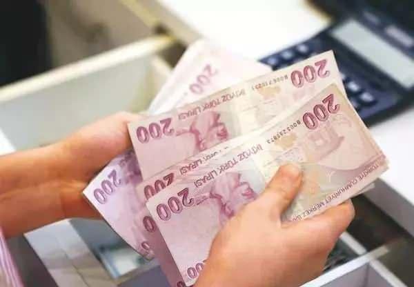 <p> SGK’nın yetkilendirdiği hastanelerden alınan raporlar incelendikten sonra, şartları sağlayanlara malulen emeklilik hakkı tanınıyor. Bu hak, işçi, memur, Bağ-Kur’lu ve diğer sigortalıları kapsıyor. </p>