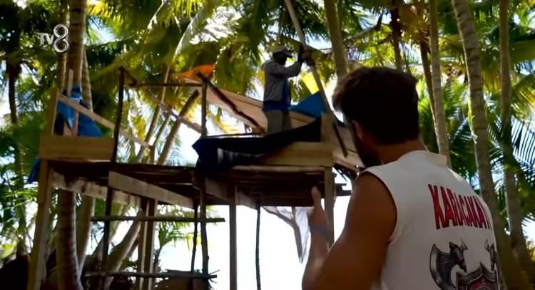 <p>Sema ve Batuhan'ın yaptıkları evler sahilden &ccedil;ok g&ouml;r&uuml;nd&uuml;ğ&uuml; ve b&uuml;y&uuml;k oldukları belirtildi.&nbsp;Konu hakkında a&ccedil;ıklama yapan Sema ve Batuhan yaşadıkları &uuml;z&uuml;nt&uuml;y&uuml; dile getirdi.</p>

<p>&nbsp;</p>
