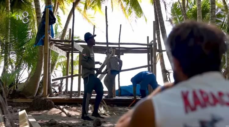 <p><span style="color:#B22222"><strong>G&Ouml;ZYAŞLARINI TUTAMADI</strong></span></p>

<p>Batuhan'ın da evi yıkıldı ve yarışmacı g&ouml;zyaşlarını tutamadı.&nbsp;</p>

<p>&nbsp;</p>
