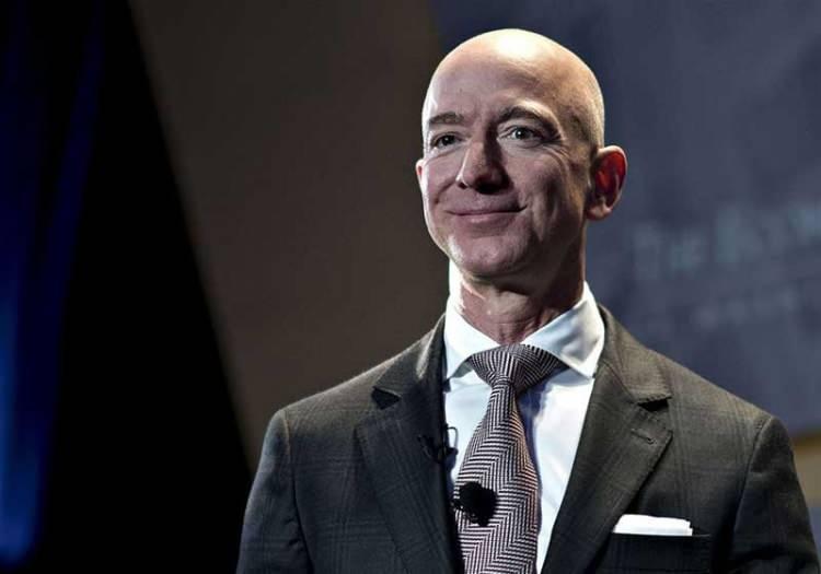<p><strong><span style="color:#B22222">2) JEFF BEZOS </span> | Amazon'un kurucusu</strong></p>