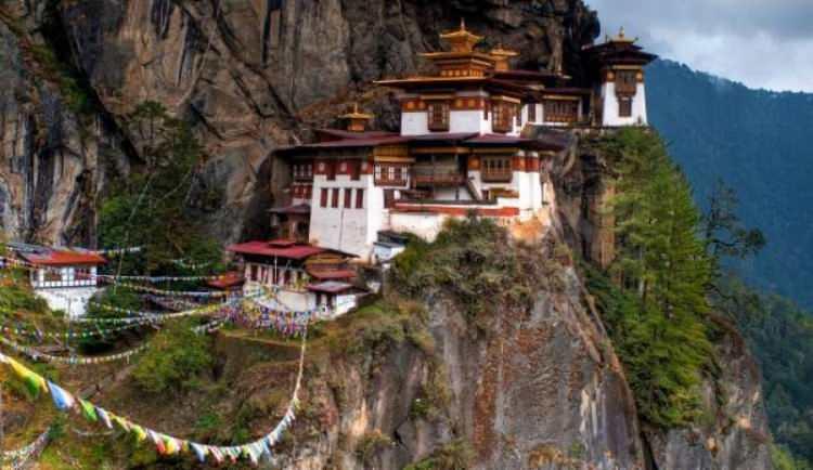 <p><span style="color:#B22222"><strong>2) BHUTAN</strong></span></p>