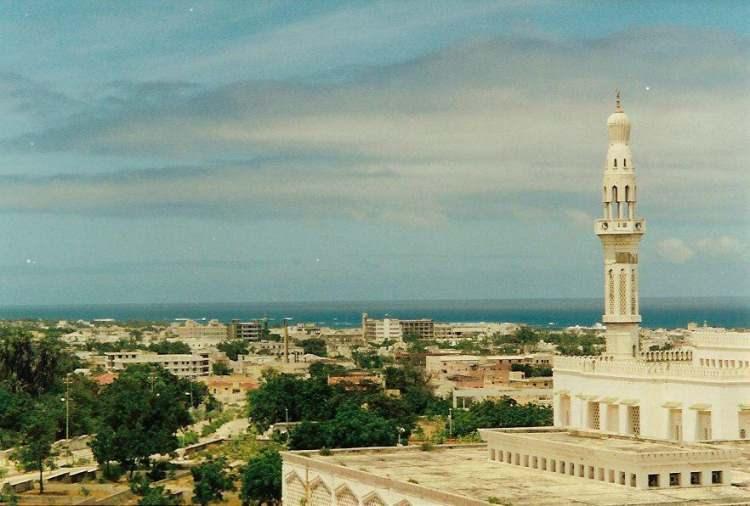 <p><span style="color:#B22222"><strong>7) SOMALİ</strong></span></p>