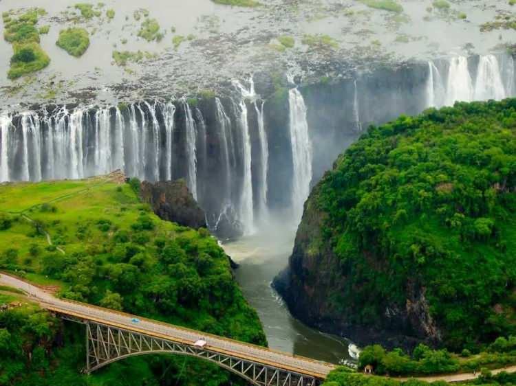 <p><span style="color:#B22222"><strong>43) ZIMBABVE</strong></span></p>