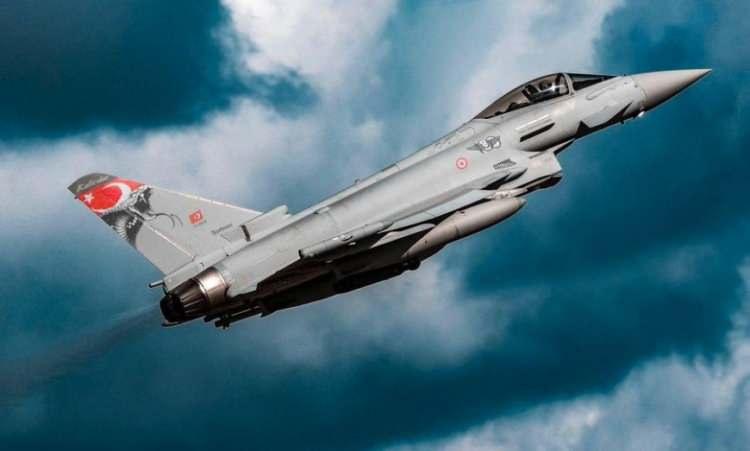 <p>Türkiye, 2019 yılında ABD tarafından F-35 programından çıkarılmış ve bu süreçten sonra hava filosunu güçlendirmek için alternatif savaş uçağı seçeneklerini değerlendirmeye başlamıştı. </p>

<p> </p>

<p>Eurofighter Typhoon’un, özellikle F-16 filosuna ek olarak üst düzey hava üstünlüğü sağlayabilecek bir seçenek olduğu belirtiliyor.</p>

<p> </p>

