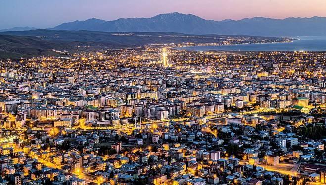 <p>Van (Doğu Anadolu)</p>
<p>2022: 1 milyon 128 bin 749 </p>
<p>2023: 1 milyon 127 bin 612 <br />
<br />
2024: 1 milyon 118 bin 087</p>
<p>Fark: -9 525</p>