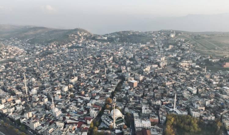 <p>Siirt (Güneydoğu Anadolu)</p>
<p>2022: 331 bin 311</p>
<p>2023: 347 bin 412<br />
<br />
2024: 336 bin 453</p>
<p>Fark:  -10 bin 959</p>