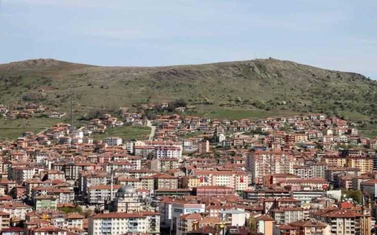 <p>Yozgat (Güneydoğu Anadolu)</p>

<p>2022: 418 bin 442</p>

<p>2023: 420 bin 699<br />
<br />
2024: 413 bin 161</p>

<p>Fark: -7 bin 538</p>
