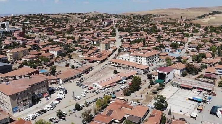 <p>Kırıkkale (Güneydoğu Anadolu)</p>

<p>2022: 277 bin 046</p>

<p>2023: 285 bin 744<br />
<br />
2024: 283 bin 053</p>

<p>Fark: - 2 bin 691</p>
