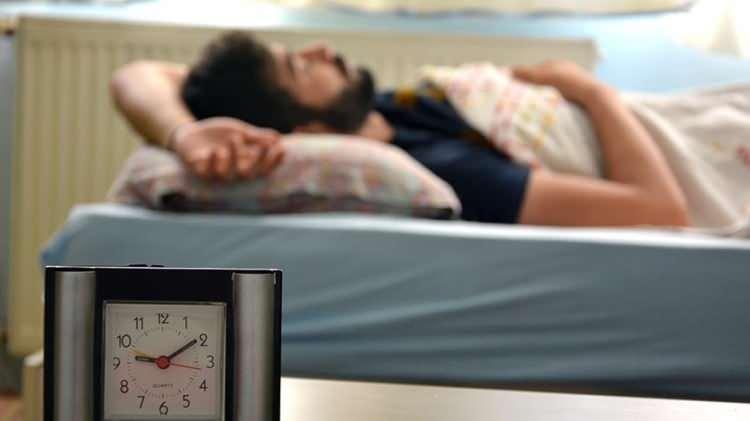 <p>Buna karşılık, Macaristan'da insanlar gece 11:59'da yatıyor ve sabah 07:22’de uyanıyor.</p>
<p> </p>
<p>Bu düzen, uyku süresinin daha uzun ve kaliteli olmasına katkı sağlıyor.</p>