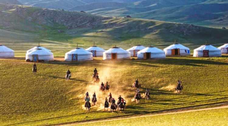 <p><span style="color:#B22222"><strong>3) MOĞOLİSTAN</strong></span></p>