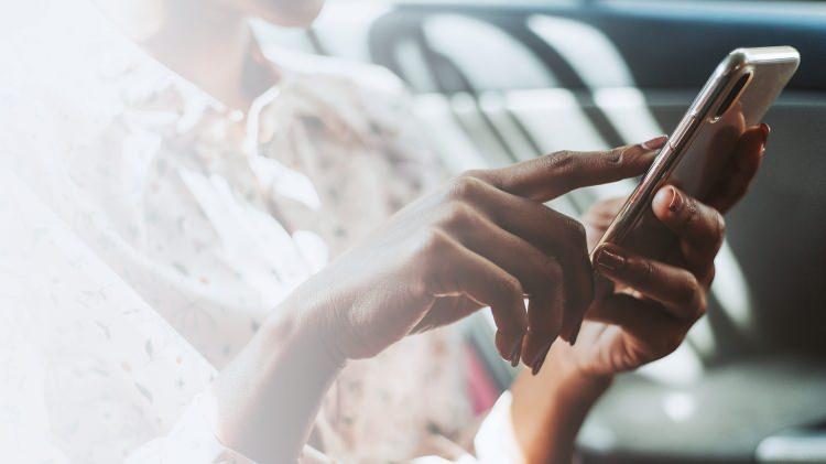 <p><strong>KORUNMAK İÇİN ALINMASI GEREKEN ÖNLEMLER</strong></p>
<p>Şikayetvar, kripto para yatırımcıları ve tüm kullanıcılar için SMS yoluyla yapılan dolandırıcılıklardan korunmanın yollarını da paylaştı. Uzmanlar, bilinmeyen linklere asla tıklanmaması, kripto borsalarının resmi kanallarının kullanılması ve iki faktörlü kimlik doğrulamanın aktif edilmesi gerektiğini vurguluyor.</p>
<p> </p>