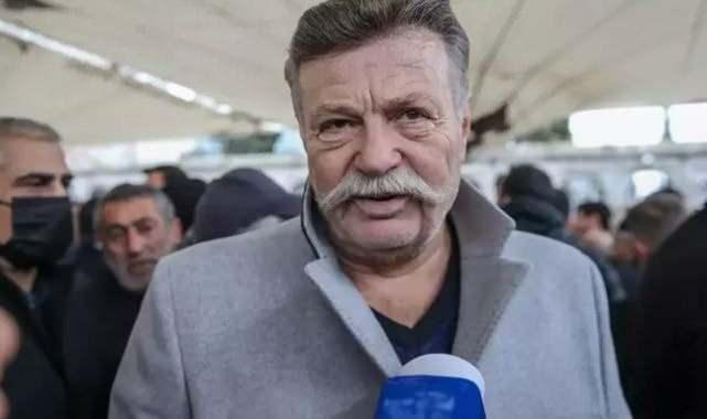 <p>Ünlü sanatçı, ölümle ilgili düşüncelerini şu sözlerle dile getirdi: "Öldükten sonra neyim varsa eşime kalacak. Beni yıllardır gittiğim Teşvikiye Camii'nden kaldırın. Alıştım bu ölüm olaylarına artık. Nasıl olsa gideceğiz, ölümden kurtuluş yok."</p>