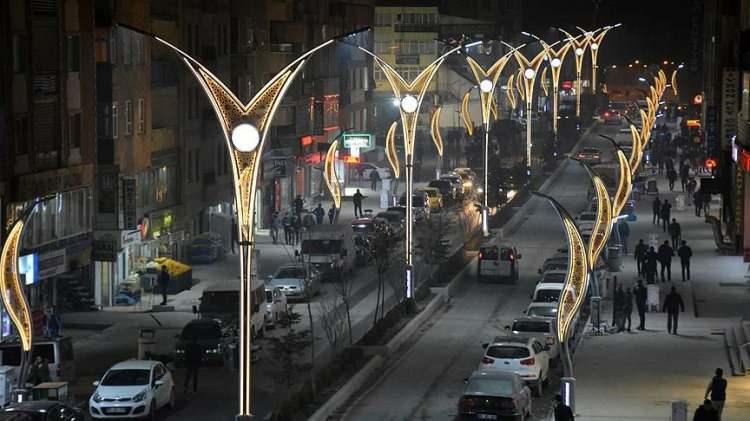 <p><strong>Hakkari</strong></p>
<p> </p>
<p>Hakkari, işsizlik oranının en yüksek olduğu illerin başında yer aldı.</p>