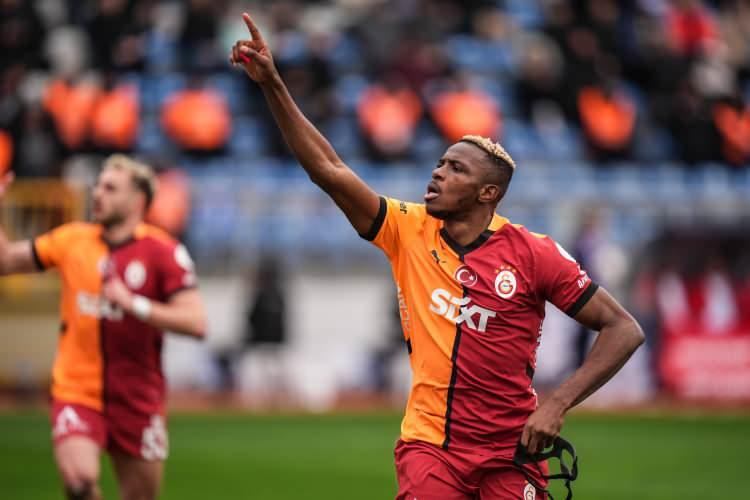 <p>1-Victor Osimhen: -5 milyon euro</p>
<p>Önceki değer: 75 milyon euro</p>
<p>Yeni değer: 70 milyon euro</p>