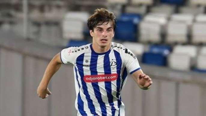 <p>Gürcistan ekibi Dinamo Tbilisi'de forma giyen 16 yaşındaki sol bek aynı zamanda stoper ve sağ bekte de rahatlıkla oynayabiliyor.</p>