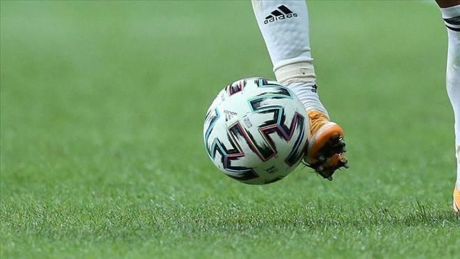 <p>Ek olarak her ülkenin Avrupa'nın 5 büyük liginde oynanayan oyuncularının kaç dakika aldığı, kadrolardaki oyuncuların Şampiyonlar Ligi'ndeki süreleri ve kadro değerlerinin dikkate alındığı aktarıldı.</p>