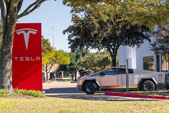 <p>Geri çağırma yönetim firması BizzyCar’a göre Tesla, 2024’ün ilk üç çeyreğinde ABD’deki tüm araç geri çağırmalarının 21%’ini oluşturdu. Tesla’nın araç sorunlarının çoğu genellikle kablosuz yazılım güncellemeleriyle çözülüyor.</p>
<p> </p>