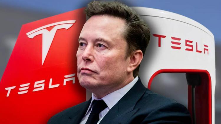<p>Ekim 2024’te Tesla, federal güvenlik standartlarına uymayan arka görüş kamerası görüntüsündeki gecikme nedeniyle 27.185 Cybertruck aracını geri çağırdı. Bunu Kasım 2024’te, potansiyel sürüş gücü kaybı nedeniyle 2.400’den fazla Cybertruck’ın geri çağrılması izledi.</p>
<p> </p>
<p>Ayrıca Haziran 2024’te Tesla, yelken aplikesinin ayrılabileceği ve diğer sürücüler için risk oluşturabileceği endişesiyle 11.000’den fazla Cybertruck’ı geri çağırdı.</p>