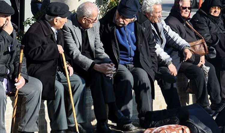 <p>Almanya’da emeklilik yaşı 66-67, İtalya’da 66-67, Rusya’da 60-65, Amerika’da 65, Kanada’da 65 ve <em><strong>Türkiye’de ise 48 yaşında.</strong></em></p>
<p> </p>