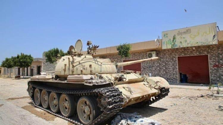 <p><strong>300 TANK</strong></p>
