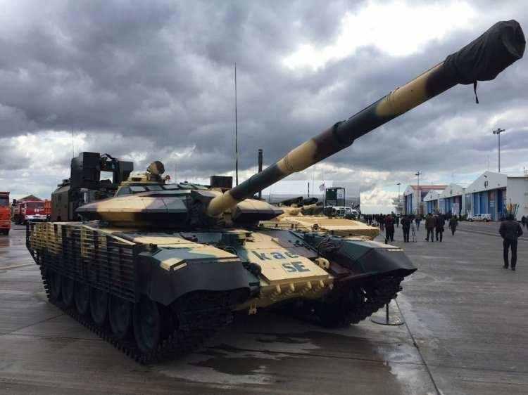 <p><strong>300 TANK</strong></p>
