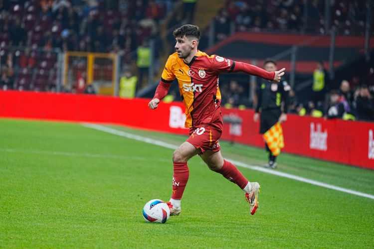 <p>İlk sırada Yusuf Demir var. Trabzonspor'un, Galatasaray'da forma şansı bulamayan Demir'i "as kadro" teklifi ile kiralayacağı söyleniyor.</p>