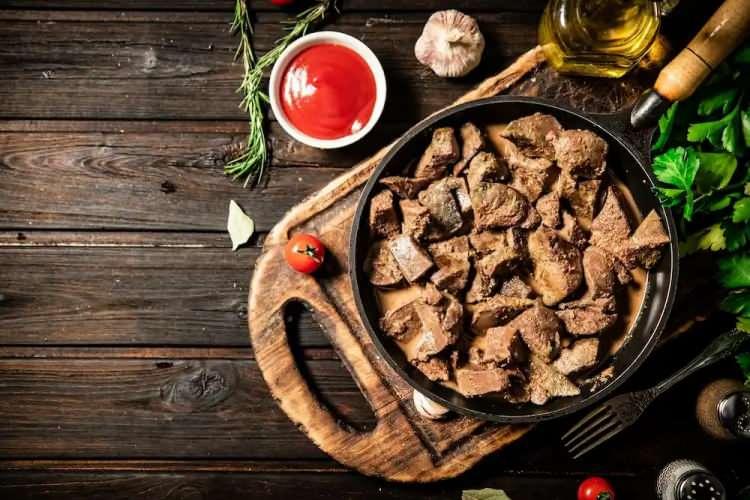 <p>Ciğer tavası:</p>
<p> </p>
<p>Una bulanmış ciğerler kimyon ve karabiber ile kızartılıyor üstüne limon sıkılarak servis ediliyordu</p>