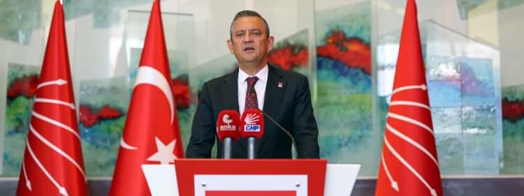 <p><span style="color:#B22222"><strong>10-) CHP'de ön seçim ertelenecek mi?</strong></span></p>
<p> </p>
<p>Resmi seçim değil temayül yoklaması olduğu için 23 Mart’ta yapılacak.</p>
<p>Ekrem İmamoğlu o tarihte serbest kalmasa da adaylığı oylanabilecek.</p>