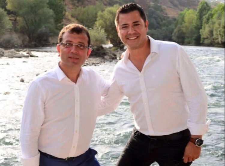 <p><span style="color:#B22222"><strong>GÖZALTINA ALINANLAR ARASINDA SAYMAZ VE ONGUN DA VAR</strong></span></p>
<p> </p>
<p>İsmail Saymaz, Murat Ongun, Ercan Saatçi ve Necati Özkan gözaltına alındı.</p>
<p> </p>
<p><span style="color:#B22222"><strong><em>Soruşturma kapsamında gözaltına alınan diğer isimler ise şöyle:</em></strong></span><br />
<br />
<em>İBB Genel Sekreteri Can Akın Çağlar,</em><br />
<br />
<em>Kültür A.Ş. Genel Müdürü Murat Abbas,</em><br />
<br />
<em>İBB'nin eski genel sekreteri Buğra Gökçe,</em><br />
<br />
<em>Şişli Belediye Başkanı Resul Emrah Şahan,</em><br />
<br />
<em>Beylikdüzü Belediye Başkanı Murat Çalık</em><br />
<br />
<em>KİPTAŞ Yönetim Kurulu Başkanı Ali Kurt</em><br />
<br />
<em>İBB Genel Sekreter Yardımcısı Mahir Polat</em><br />
<br />
<em>Tuncay Yılmaz</em><br />
<br />
<em>Fatih Keleş</em><br />
<br />
<em>Ertan Yıldız</em><br />
<br />
<em>Ebru Özdemir</em><br />
<br />
<em>Mehmet Ali Çalışkan</em></p>