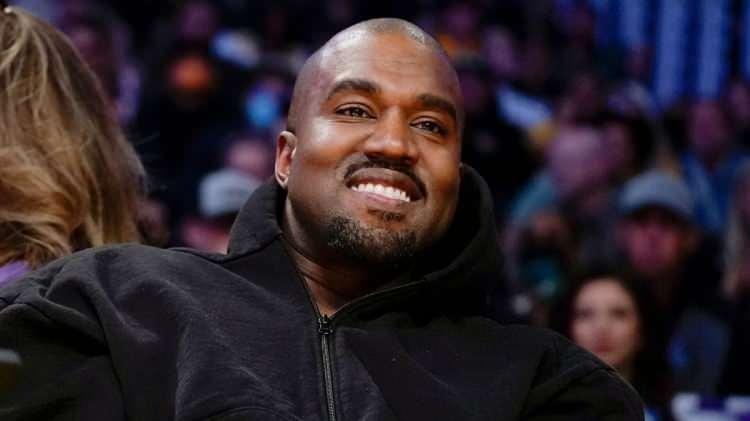 <p><strong><span style="color:#B22222">KANYE WEST </span> | Rapçi</strong></p>
<p> </p>
<p>Kanye'nin siyahlara karşı ve antisemitik ifadeler de dahil olmak üzere yaptığı bir dizi tartışmalı açıklamanın ardından, Chicago Sanat Enstitüsü Okulu Aralık 2022'de derecesini iptal etmeye karar verdi.</p>