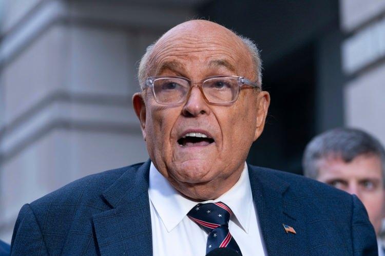 <p><strong><span style="color:#B22222">RUDY GIULIANI</span>  |  Eski New York Güney Bölge Savcısı</strong></p>

<p> </p>

<p>ABD Kongre Binası saldırısına karışması nedeniyle Giuliani'nin fahri doktora derecesini iptal etti.</p>
