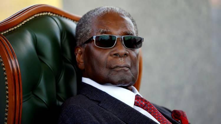 <p><strong><span style="color:#B22222">ROBERT MUGABE</span> | Eski Zimbabwe Devlet Başkanı</strong></p>
<p> </p>
<p>Zimbabve'nin eski Devlet Başkanı'nın otoriter yönetimi ve insan hakları ihlalleri nedeniyle çok sayıda fahri doktora derecesi iptal edildi </p>