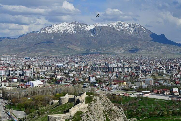 <p><strong>Van</strong></p>
<p> </p>
<p>Van, en yüksek işsizlik oranına sahip iller sıralamasında ikinci sırada yer aldı.</p>