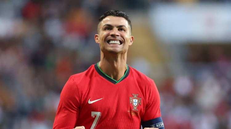 <p>9 - Cristiano Ronaldo</p>