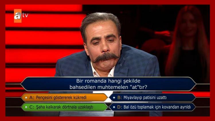 <p><strong>Bir romanda hangi şekilde bahsedilen muhtemelen "at"tır?</strong></p>

<p>A. Pençesini göstererek kükredi</p>

<p>B. Miyavlayıp patisini uzattı</p>

<p><strong>C. Şaha kalkarak dörtnala uzaklaştı</strong></p>

<p>D. Bal özünü toplamak için kovandan ayrıldı</p>

<p>Yarışmacı A cevabını verdi.</p>

