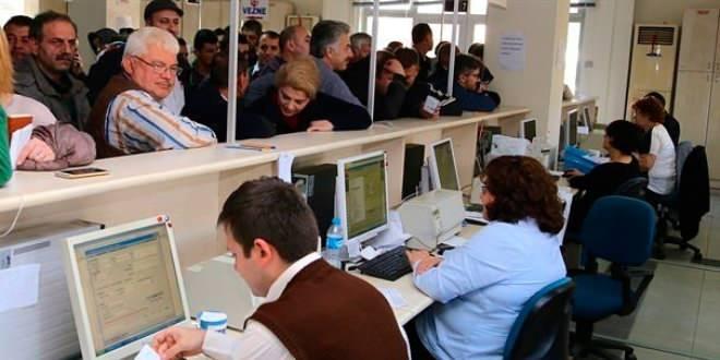 <p>Haftalık çalışma süresi, haftada 3 günü ve günde 8 saati aşmamak kaydıyla günlere bölünebilecek. Günlük çalışma 3 saatten az olamayacak. Memurun günlük çalışma süresi eşit olabileceği gibi, farklı da belirlenebilecek. Yetkili amir, çalışma saatleri ve usulünde, ocak ve temmuz aylarında olmak üzere yılda iki defa değişiklik yapabilecek.</p>
