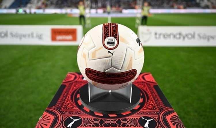 <p><strong>Footyheadlines kaynaklı rapora</strong> göre forma satışından en çok gelir elde eden 20 takım içerisinde 3 de Türk takımı yer aldı.</p>