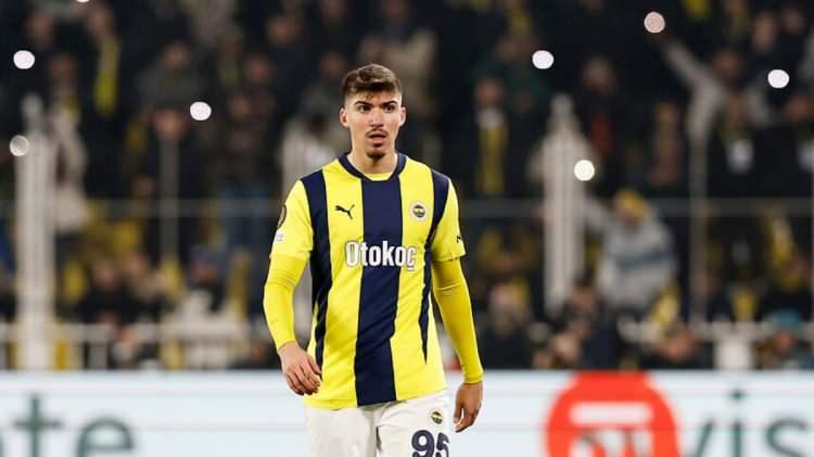 <p>Fenerbahçe’nin 19 yaşındaki genç yeteneği Yusuf Akçiçek, değerine 5.350 milyon Euro eklenerek toplam 5.5 milyon Euro seviyesine ulaştı.</p>