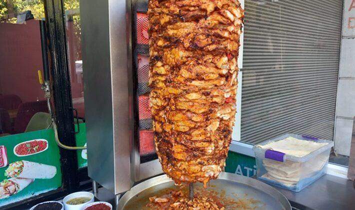 <p><span style="color:#000000"><strong>Sirkülasyon olmayan yerde döner yemesinler, çünkü sirkülasyon olmayan yerde adam kesiyor, ya bekletiyor ya donduruyor. Dondurduğu şeyi mikrodalgada ısıtıp veriyor."</strong></span></p>
