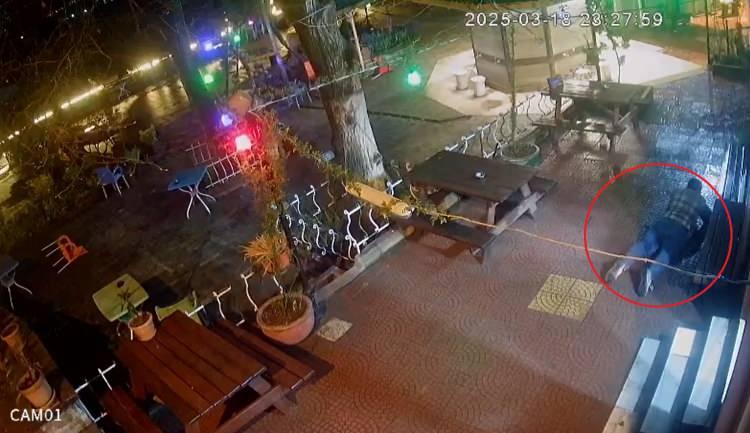 <p>Ceyhun Avcı, ilk müdahalenin ardından ambulansla Gemlik Devlet Hastanesi'ne kaldırıldı. </p>